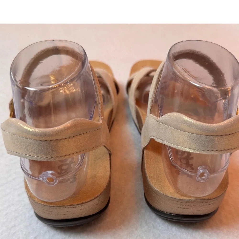 SAS Sandal Women 8M Champagne Gold Sanibel Wedge Buckle Metallic Leather Comfort